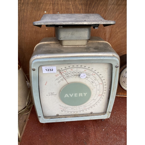 1232 - A SET OF VINTAGE AVERY POST OFFICE SCALES