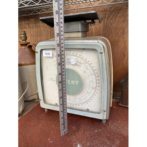 1232 - A SET OF VINTAGE AVERY POST OFFICE SCALES