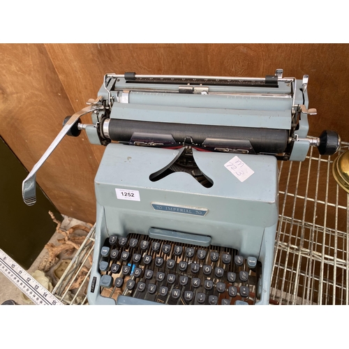 1252 - A VINTAGE AND RETRO IMPERIAL 70 TYPE WRITER