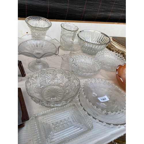 1363 - AN ASSORTMENT OF GLASS WARE TO INCLUDE BOWLS AND VASES ETC