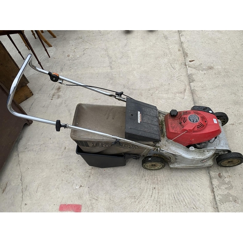 1748 - A HONDA HR173 PETROL ENGINE LAWN MOWER WITH GRASS BOX