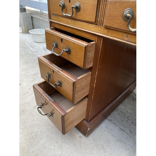 2223 - AN EDWARDIAN TWIN-PEDESTAL DESK ENCLOSING NINE DRAWERS, 48X26