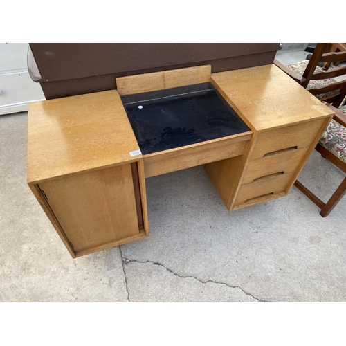 2284 - A LIGHT OAK 'STAG' DRESSING TABLE WITH MIRRORED LIFT-UP CENTRE SECTION, 48