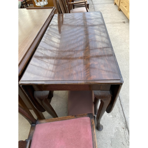 2381 - AN EARLY 20TH CENTURY OAK GATELEG DINING TABLE ON CABRIOLE LEGS AND FOUR MATCHING CHAIRS