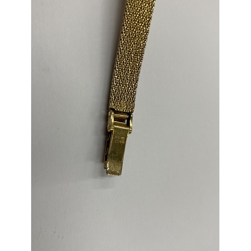 552 - A 9CT YELLOW GOLD CASED LADIES LONGINES QUARTZ WATCH WITH 9CT YELLOW GOLD MESH STRAP, TOTAL WEIGHT 2... 