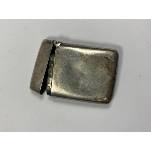 583 - A BIRMINGHAM HALLMARKED SILVER VESTA CASE