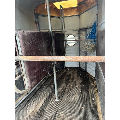 172 - WESSEX CLUBMAN DOUBLE HORSE TRAILER FULL PARTIONS AND COMPLETE WITH FULL LENGTH BREAST BARS NO VAT