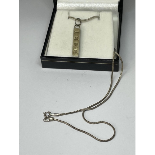 608 - A SILVER NECKLACE WITH INGOT PENDANT IN A PRESENTATION BOX