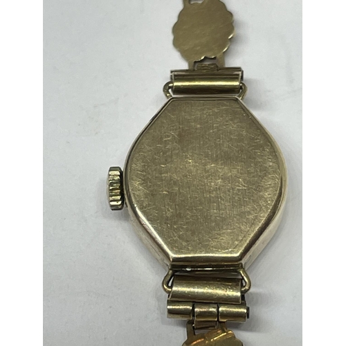 622 - A LADIES CARMEN WRIST WATCH WITH 9 CARAT GOLD CASE AND STRAP IN A PRESENTATION BOX