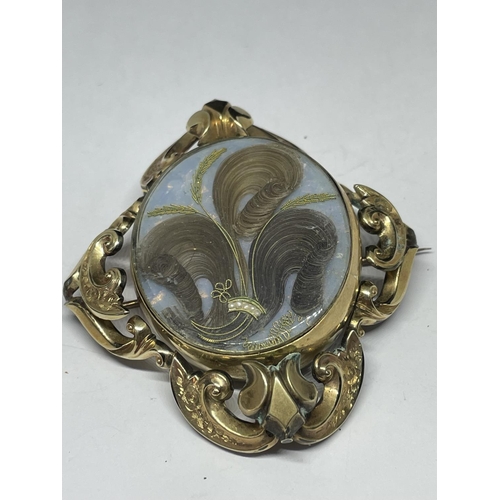 649 - A VICTORIAN PINCH BECK MEMORANDUM BROOCH