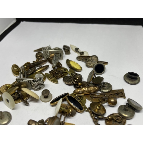 673 - A LARGE QUANTITY OF COLLAR STUDS