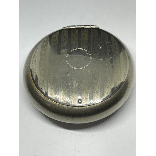 674 - A WHITE METAL SNUFF BOX