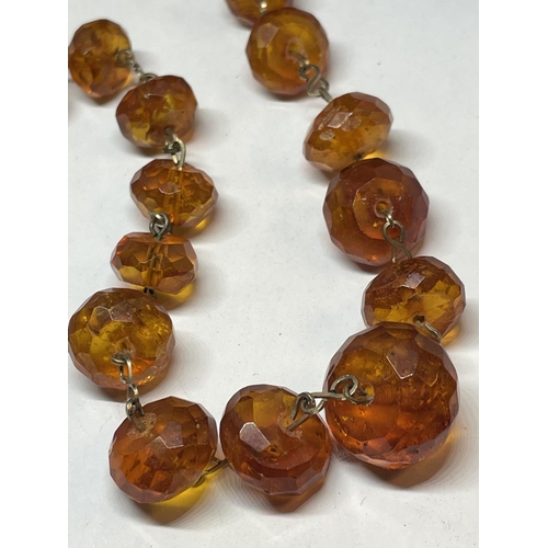 536 - AN AMBER EFFECT NECKLACE