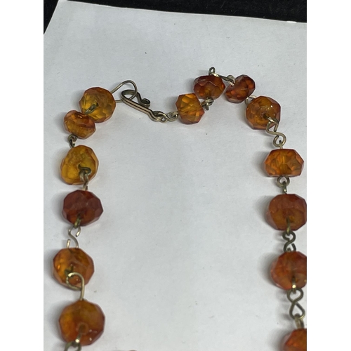 536 - AN AMBER EFFECT NECKLACE