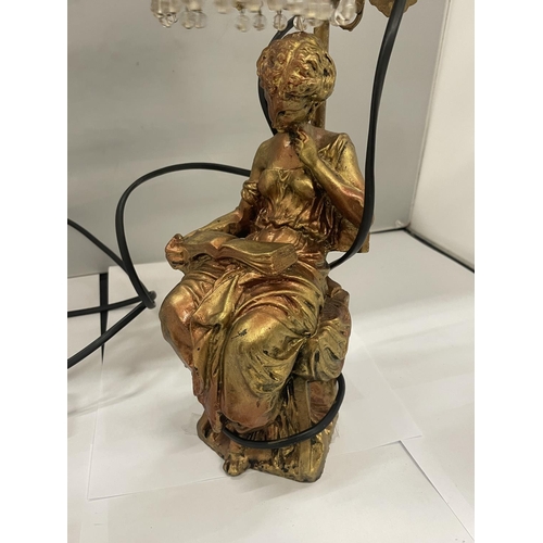 118 - A VINTAGE STYLE GOLD COLOURED LAMP WITH A SEATED FIGURE TO THE BASE HEIGHT 45CM