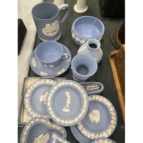 125 - A LARGE QUANTITY OF WEDGWOOD JASPERWARE TO INCLUDE PIN TRAYS, CUP AND SAUCER, MUG, VASE, TABLE LIGHT... 