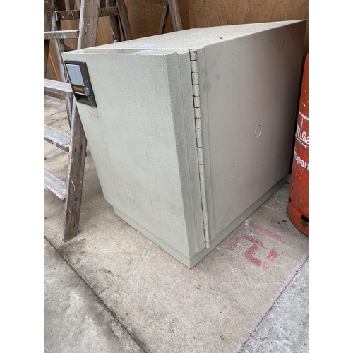 1300 - A LARGE CHUBB SAFE TO INCLUDE KEY