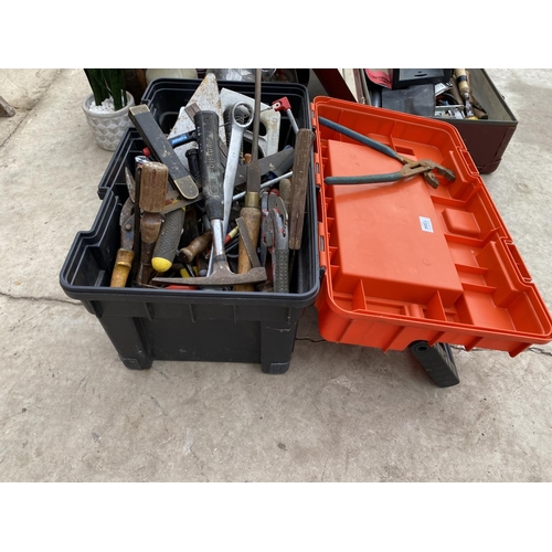 1304 - A LARGE PLASTIC TOOL BOX CONTAINING A LARGE ASSORTMENT OF TOOLS TO INCLUDE ADJUSTABLE SPANNERS, TROW... 