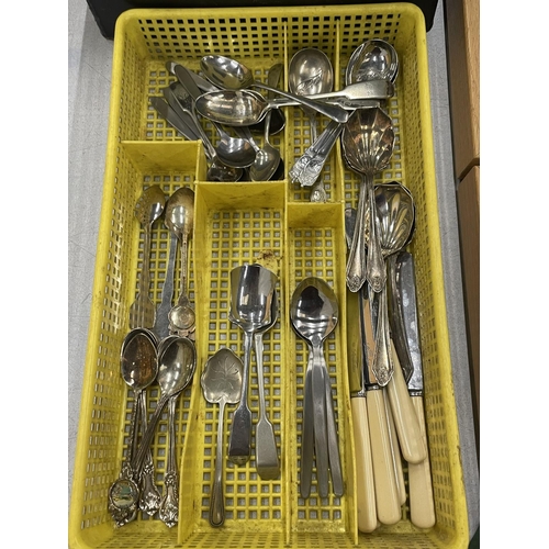 133 - A LARGE QUANTITY OF VINTAGE FLATWARE TO INCLUDE KNIVES, FORKS, SPOONS, LADELS, ETC