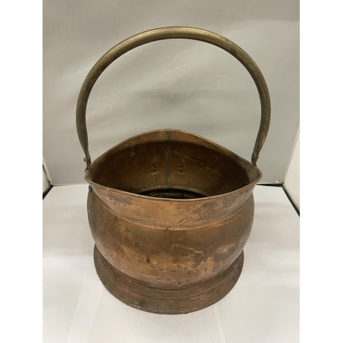 136 - A VINTAGE COPPER COAL SCUTTLE