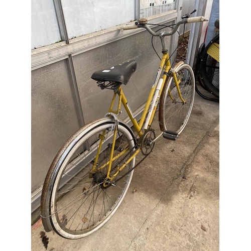 1378 - A VINTAGE LADIES ELITE BIKE WITH BROOKS SADDLE