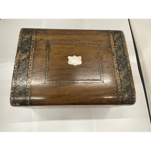 139 - A MAHOGANY BOX WITH MOTHER OF PEARL ESCUTCHEON AND MARQUETRY INLAY