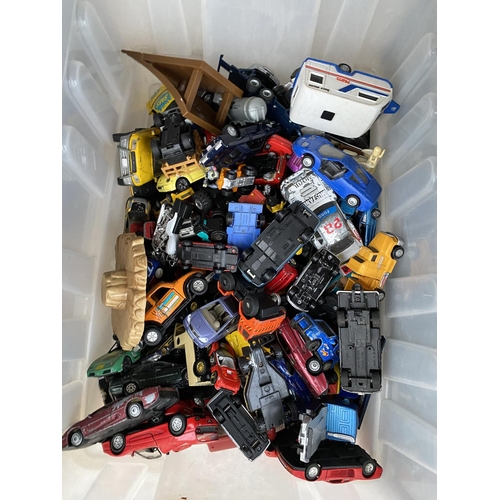 1395 - A LARGE QUANTITY OF DIE CAST VEHICLES