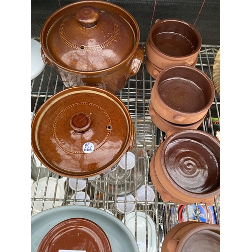 1420 - AN ASSORTMENT OF CERAMIC ITEMS TO INCLUDE A DENBY LIDDED JAR, RAMEKINS AND TWO PEARSONS TUREENS ETC