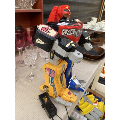 1433 - A VINTAGE 1994 MARCHON POWER RANGERS REMOTE CONTROL MEGAZORD IN WORKING ORDER BUT NO WARRANTY GIVEN