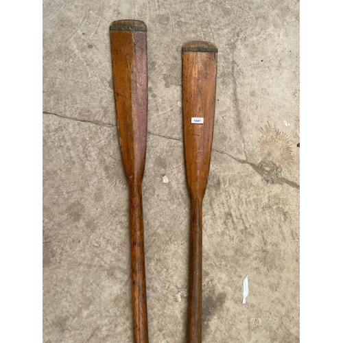 1441 - A PAIR OF VINTAGE ORIGINAL BOAT ORES WITH METAL BANDING