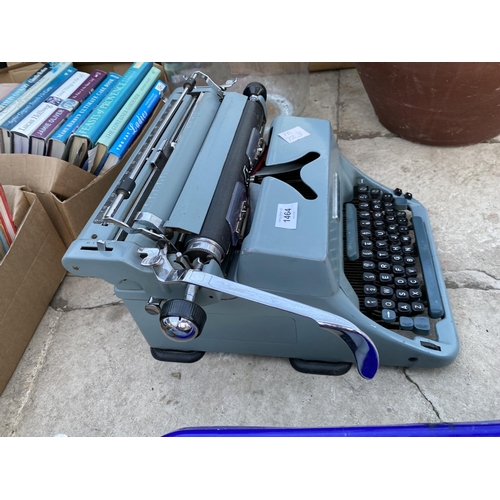 1464 - A VINTAGE AND RETRO IMPERIAL 70 TYPE WRITER