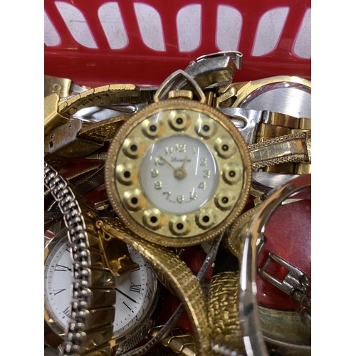 159 - A QUANTITY OF WRISTWATCHES TO INCLUDE VINTAGE