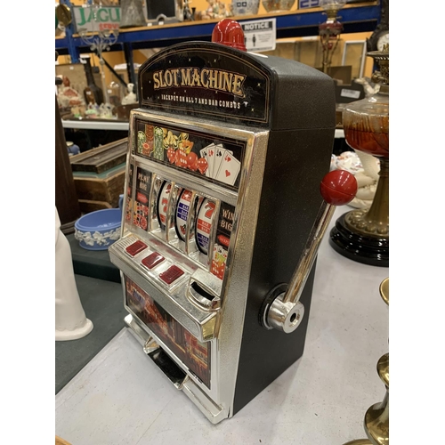 172 - A VINTAGE TOY SLOT MACHINE WORLINGAT TIME OF CATALOUGING