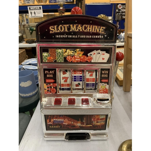 172 - A VINTAGE TOY SLOT MACHINE WORLINGAT TIME OF CATALOUGING