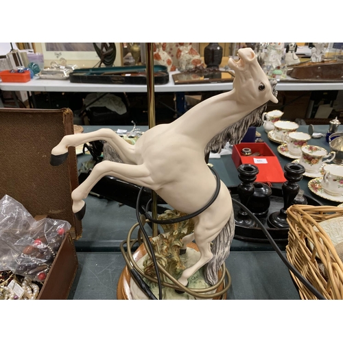 189 - A LARGE HORSE FIGURE TABLE LAMP HEIGHT 55CM