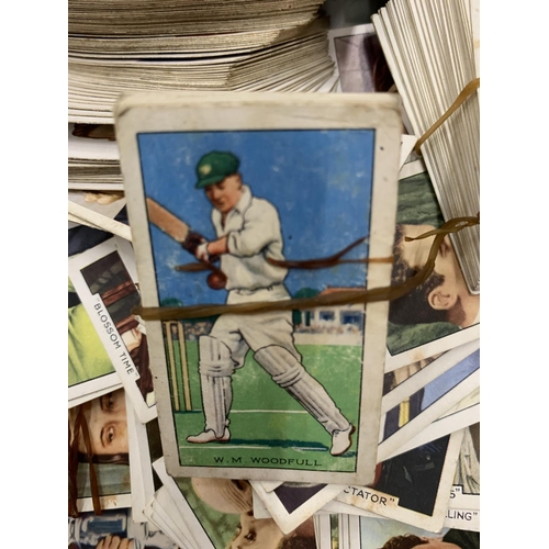 198 - A LARGE COLLECTION OF LOOSE CIGARETTE CARDS