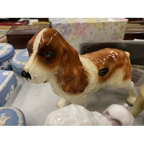 206 - A MIXED LOT OF CERAMICS TO INCLUDE COOPERCRAFT DOGS, CABINET PLATES, TRINKET BOXES, FIGURINES, ETC