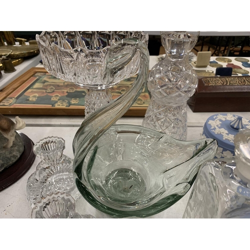 208 - A QUANTITY OF GLASSWARE TO INCLUDE BOWLS, DECANTERS, BABYCHAM GLASSES, PAPERWEIGHTS, BOTTLES, ETC