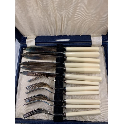 211 - A QUANTITY OF VINTAGE BOXED FLATWARE TO INCLUDE W WRIGHT LIMITED KNIVES AND FORKS, A SPOON SET, SERV... 