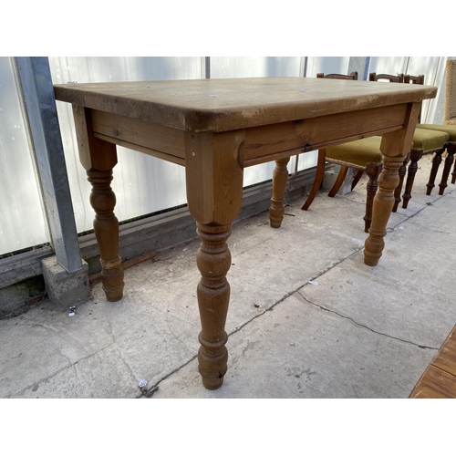 2239 - A VICTORIAN STYLE KITCHEN TABLE ON TURNED LEGS, 48X30