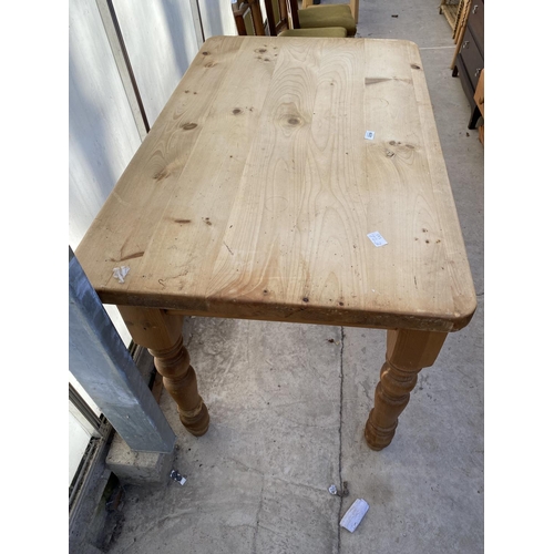 2239 - A VICTORIAN STYLE KITCHEN TABLE ON TURNED LEGS, 48X30