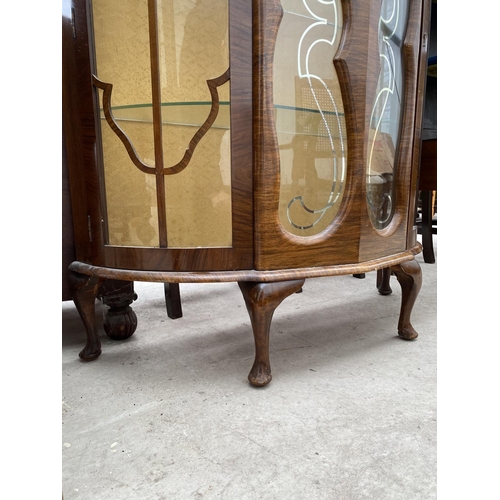 2269 - A MID 20TH CENTURY SHINY WALNUT BOWFRONTED CHINA CABINET ON CABRIOLE LEGS, 38