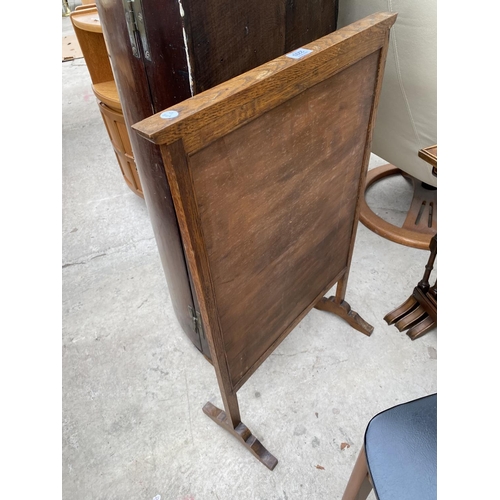 2293 - AN EARLY 20TH OAK FIRESCREEN WITH WOOLWORK PANEL