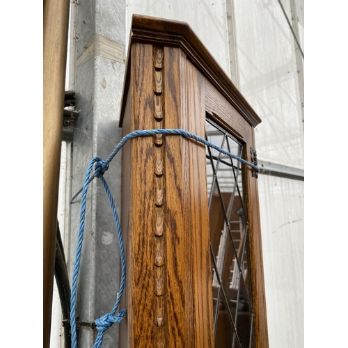 2326 - AN OAK 'JAYCEE' GLAZED AND LEADED CORNER CABINET WITH LINENFOLD DOOR TO THE BASE, 18