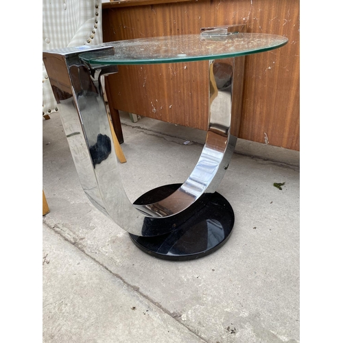 2381 - A RETRO GLASS OVAL OCCASIONAL TABLE ON CHROME U-FRAME WITH BLACK BASE, 22X19