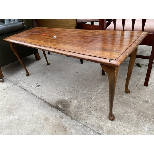 2384 - A MAHOGANY COFFEE TABLE ON CABRIOLE LEGS, 48X16