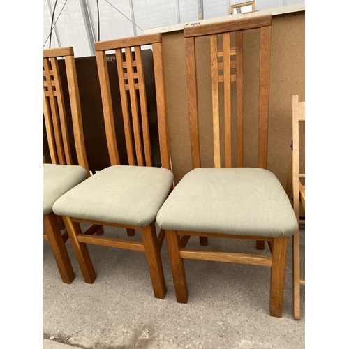 2385 - A SET OF FOUR MODERN OAK DINING CHAIRS