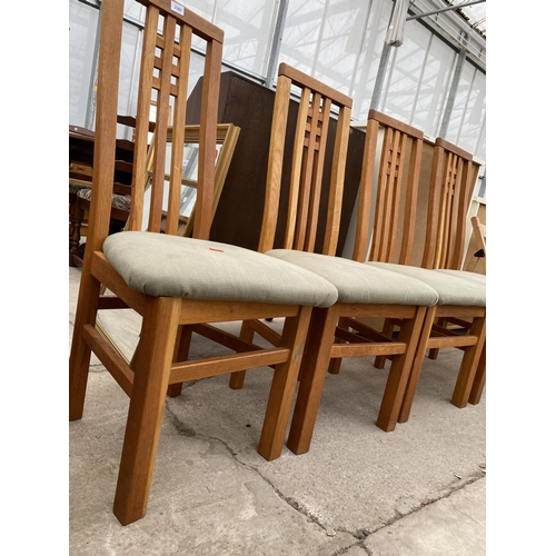 2385 - A SET OF FOUR MODERN OAK DINING CHAIRS