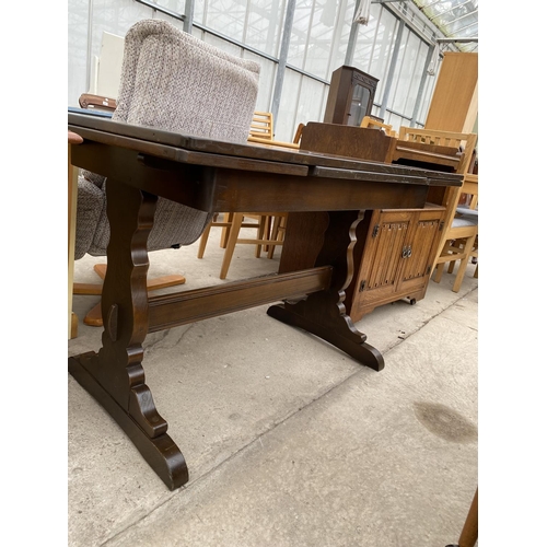 2390 - A 20TH CENTURY OAK DRAW-LEAF DINING TABLE