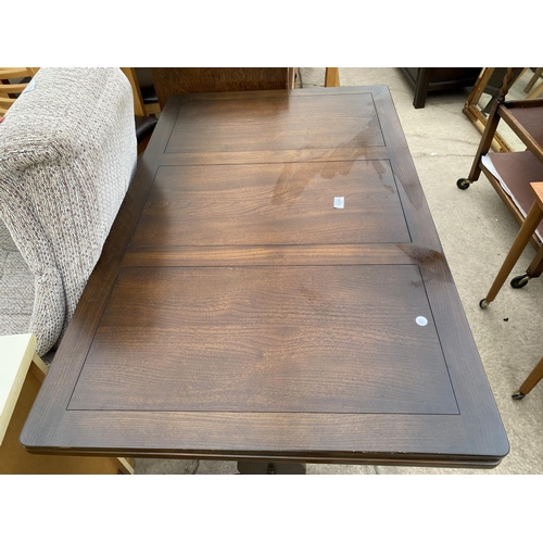 2390 - A 20TH CENTURY OAK DRAW-LEAF DINING TABLE